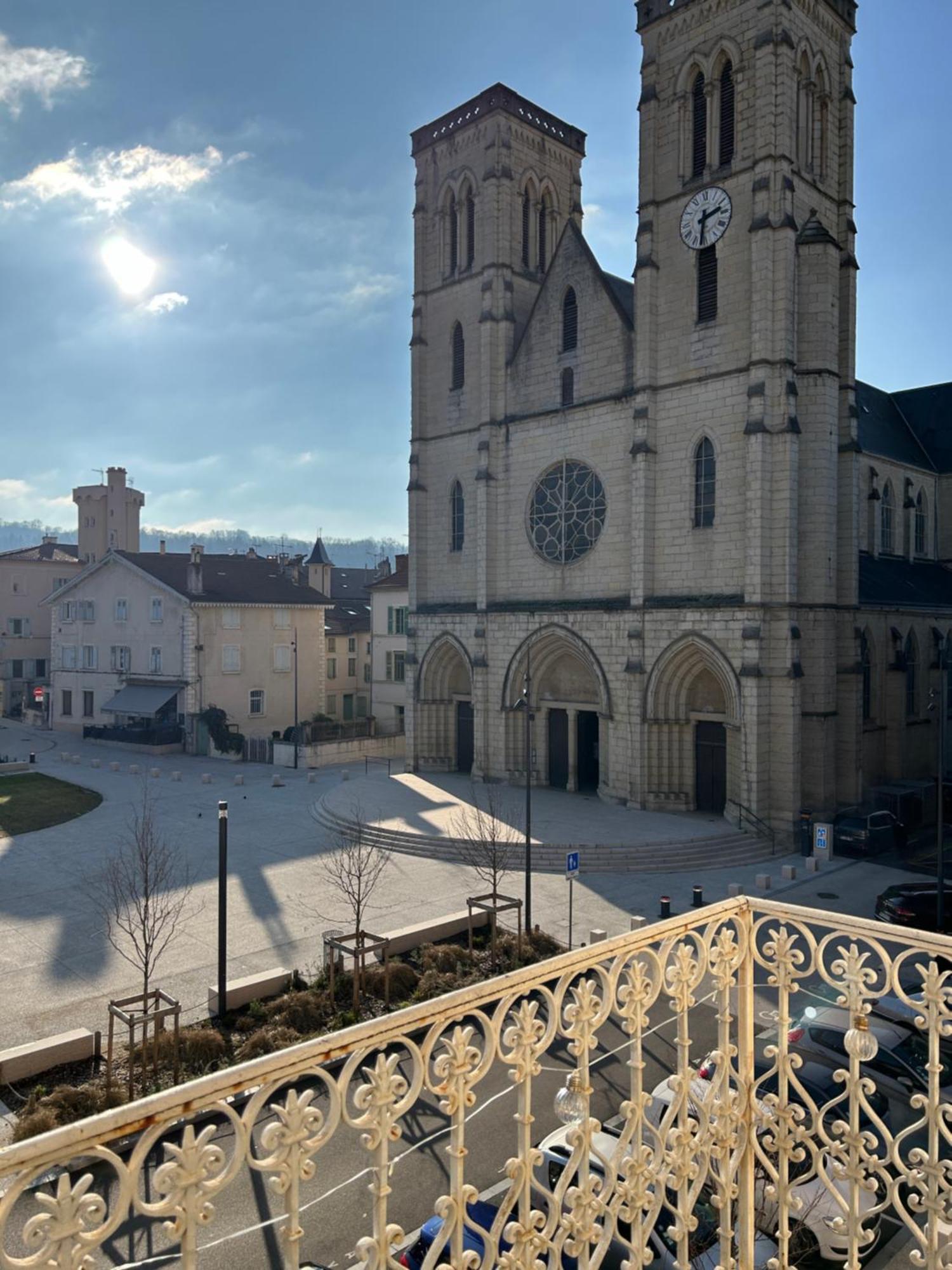 Carnot Place Bourgoin-Jallieu Exterior foto